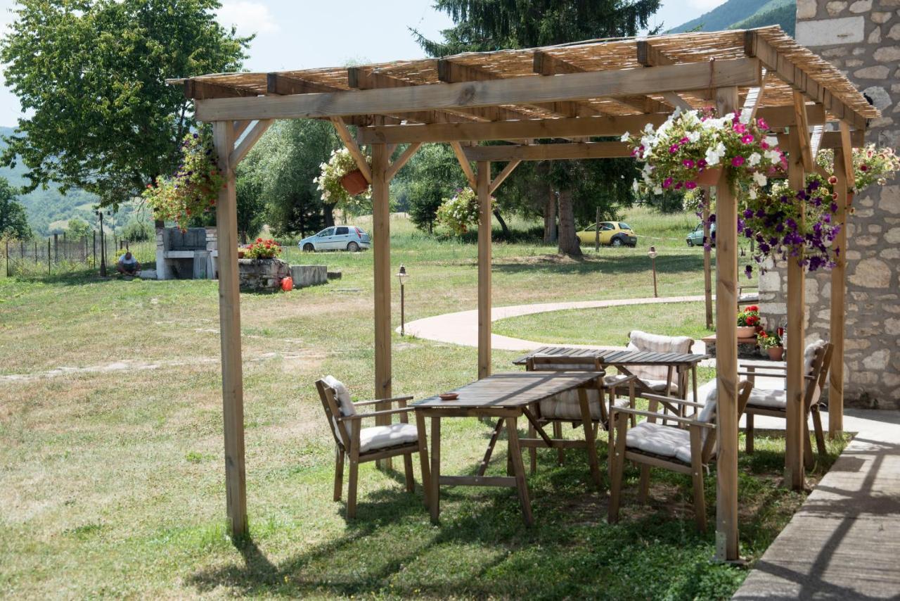 Agriturismo La Commenda-Adults Only Cascia Exterior photo